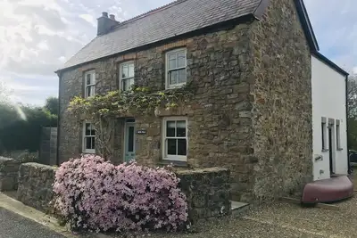 Image de Beautiful house within a Pembrokeshire estuary village