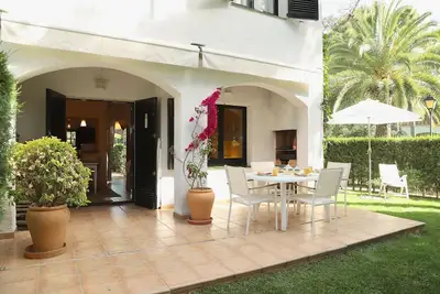 Image de Maison avec jardin, piscine, proximité plage, golf