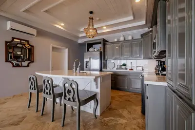 Image de Ocean's Edge 2b, Gorgeous Beachfront Condo, second-floor and steps from beach!