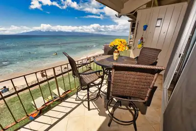Image de Oceanfront well-stocked home 20 ft from the ocean to relax and recharge