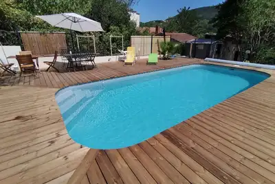à 10mn de la cure, agréable maison 6 personnes piscine privée juin à septembre