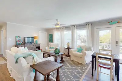Image de Heated Pool Access, Tybee Beach Bungalow