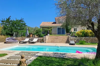Image de Très belle villa climatisée piscine jacuzzi, grande propriété calme et arborée