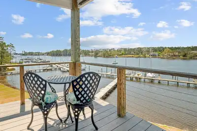 Image de Waterfront Views & Boat Slip, Blackwell Point #B