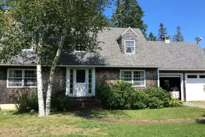 Image de Sweet three bedroom Cape on peaceful cove