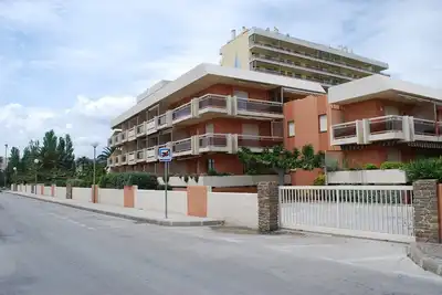 Image de Le Lavandou, Location T2 pour 4 personnes, bord de mer, centre ville