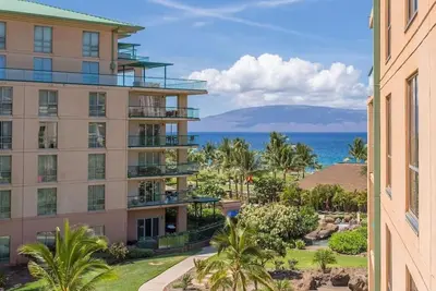 Image de Maui Resort Rentals: Honua Kai - 3 Total Bedrooms + Den, 4th Floor Partial Ocean And West Maui Mountain Views!