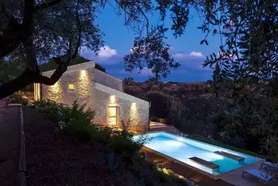 Image de Villa Palmento-restored winery with heated pool in 24 acres