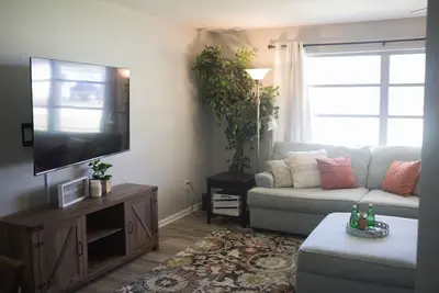 Image de Orange Tree Cottage- Entire Cottage, Cute and Charming!