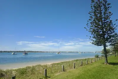 Image de Aquatic Centre Gc Marathon Sea World\nDuplex 50 Metres to Beach, Surfers Paradise