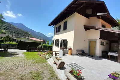 Image de Maison individuelle vue lac avec jardin