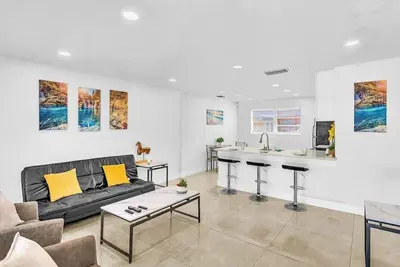 Image de New Stylish 2 Bdrm Mins to Beach & Aventura Mall