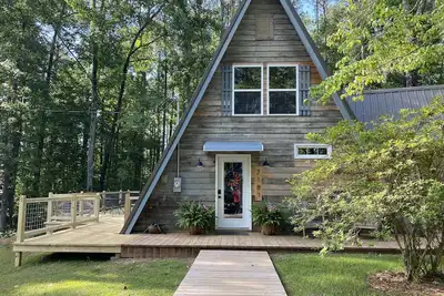 Image de Lakefront Cabin on West Point Lake, private dock, fire pit! Near Lagrange