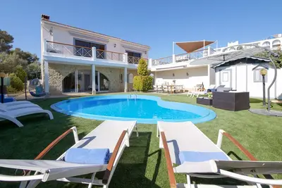 Image de *New*Modern villa for 12 people + pool + air conditioning, fast Wifi, beach 5 min walk
