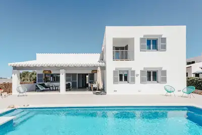 Image de Villa Bini Maria située à Binibeca, 10 couchages, vue mer