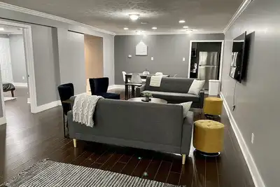 Image de Home Walking Distance to Downtown Square in Diverse Neighborhood