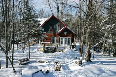 Image de \"Dingle Run Lodge\" at Sir Sam's (hot tub/sauna)