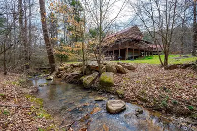 Image de Luxury Creek Side Cabin, Theatre/Game Room, Arcade