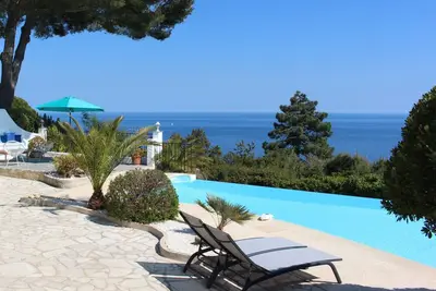 Image de Villa Ilios Plein Sud, Vue Mer Panoramique Et Golfe De Saint Tropez