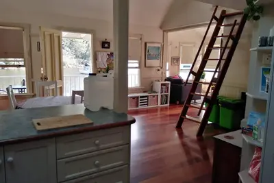 Image de Colonial cottage on waterfront, only 40 minutes from Cbd