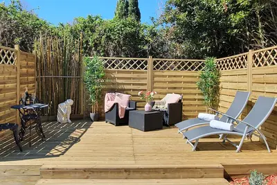 Image de Hideaway gite for 2 with private garden and sundeck, close to Atlantic beaches.