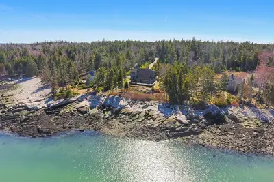 Image de Sparkling and spacious coastal haven with ocean views near Acadia National Park!