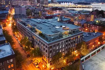 Image de Fully Renovated Historic Loft with Private Roof Deck