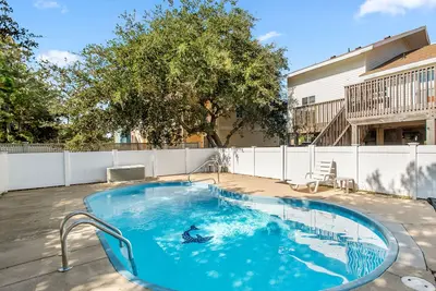 Image de Sun Hut: Oceanside Home w/ Private Pool, Short Walk to the Beach!