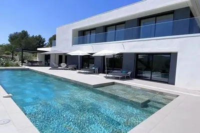 Image de Villa Moderne 5 Chambres - Piscine chauffée de 16m - Proche Aix-en-Provence