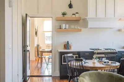 Image de East 46 G & H - 2 Units, Connected Internally