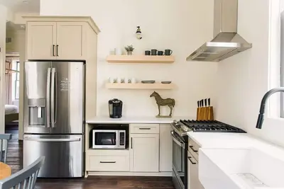 Image de East 46 E - Ground Floor Unit!