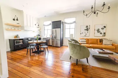 Image de East 46 G - 1 Block to King!