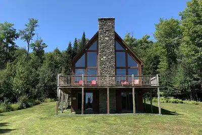 Image de Beautiful Camp with 5 bedrooms, 3 bathrooms and direct trail access