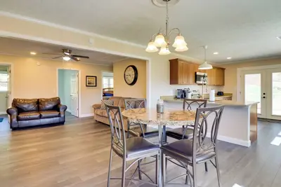 Image de Modern Retreat Near Smoky Mtns & Asheville!