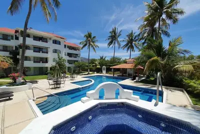 Image de Ixtapa Zihuatanejo Mexico beautiful condo with pool view balcony near the beach