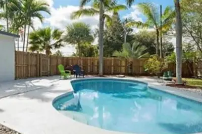 Image de Boutique resort style home