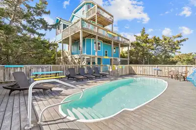 Image de Soundside Home w/ Private Pool, Game Room, Basketball, and Nearby Beach Access