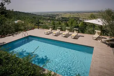 Image de Casale Condottiero – Maison de campagne avec piscine privée à Castiglion Fiorentino, Toscane.