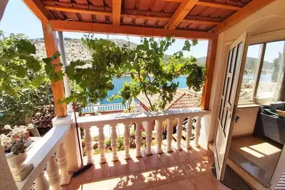 Image de Appartement de vacances Vinišće pour 1 - 4 personnes avec 2 chambres à coucher - Maison mitoyenne