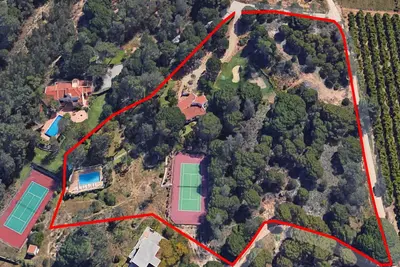 Image de Fantastic outdoor area, private pool, Tennis Court & Golf Practice Facility