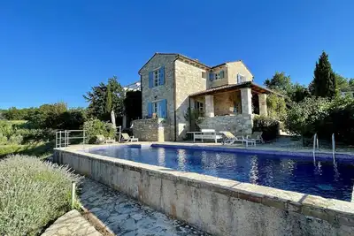 Villa Inmitten von Olivenbäumen und Wein