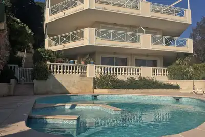 Image de Bel appartement lumineu-vue mer-très grande terrasse-10mn plages-proche Festival