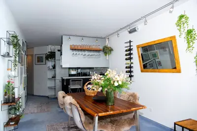 Image de Central location! Modern and secret apartment.