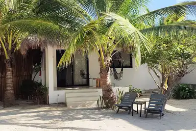 Image de 1 block to the beach, kitchen, smart tv, starlink wi-fi, calm, relaxing