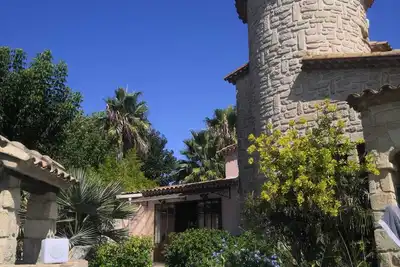 Image de Villa de caractère, climatisée, grande piscine, garage, proche plages