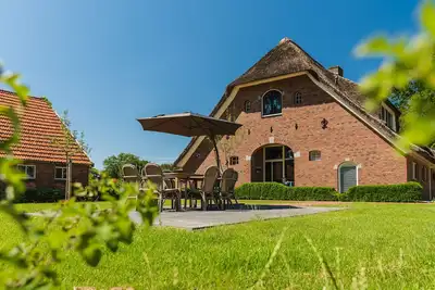 Image de Thatched, luxurious and spacious holiday farmhouse