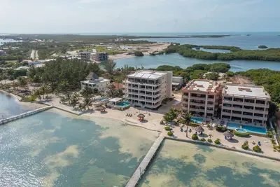 Image de Ocean's Edge 4a, Gorgeous Beachfront Condo, 4th floor views with elevator! !