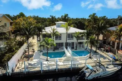 It’s all here for you. Lagoon, pool, sun deck, kayaks, sunsets.