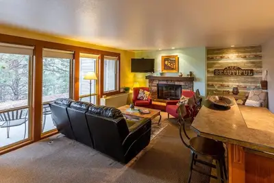 Image de Beautiful 1br Condo - Closest Lodging to Bachelor - 7 Minutes to Bend