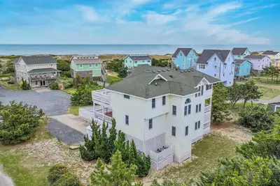 Image de Semi-Oceanfront Home w/ Private Pool, Hot Tub, Game Room, and Home Theater